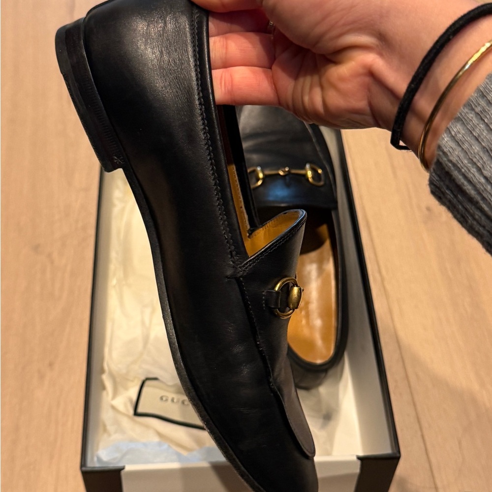 Gucci Loafer Black Leather Slip-On Loafers with Gold Detail - Picture 5 of 11